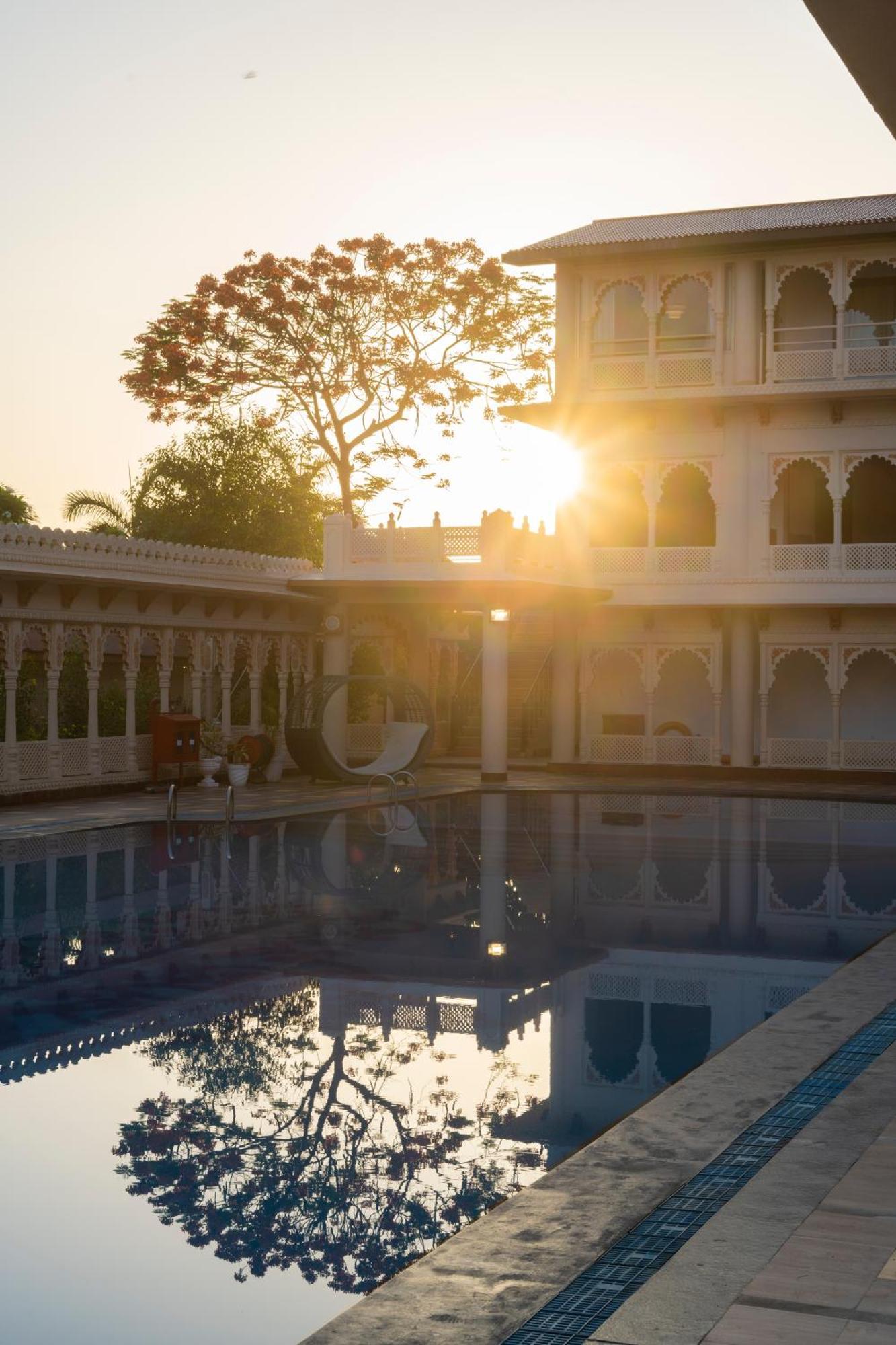 Holiday Resort & Spa A Unit Of S Poddar Group Gāndhīdhām Exteriér fotografie