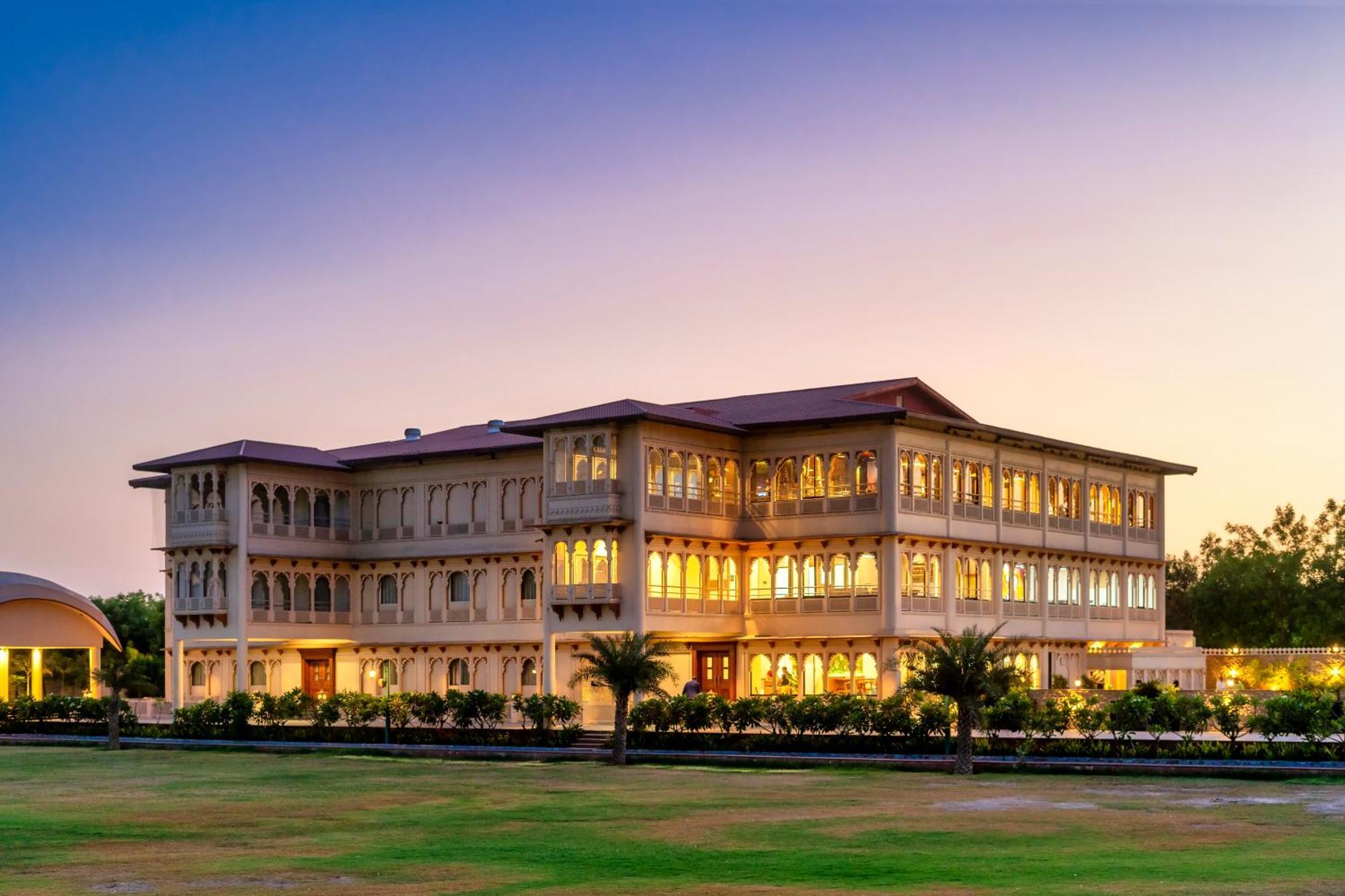 Holiday Resort & Spa A Unit Of S Poddar Group Gāndhīdhām Exteriér fotografie