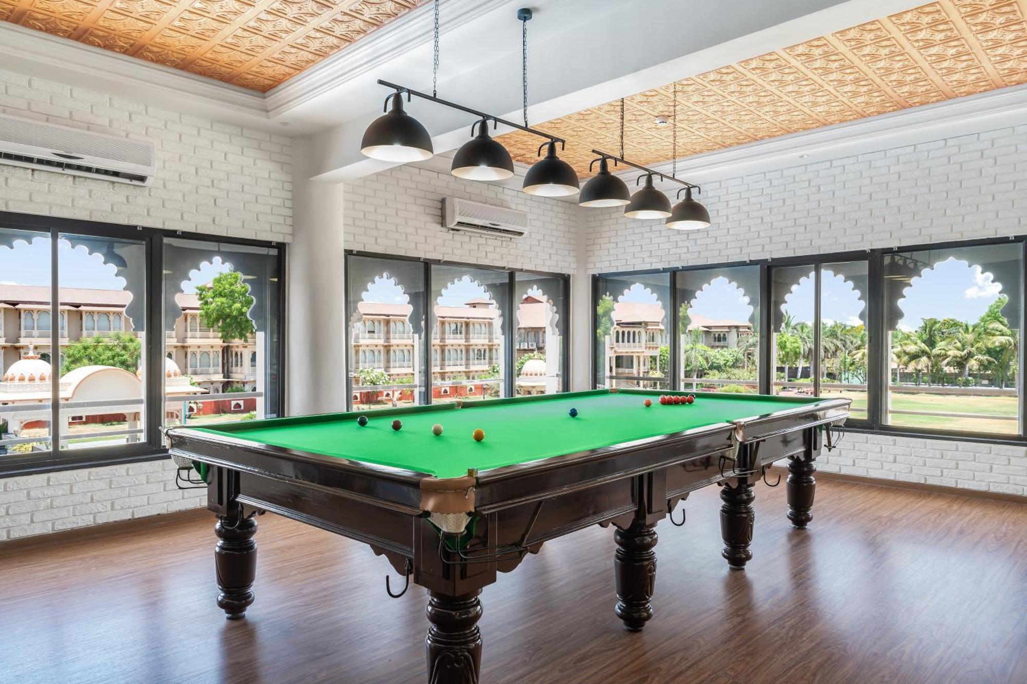 Holiday Resort & Spa A Unit Of S Poddar Group Gāndhīdhām Exteriér fotografie