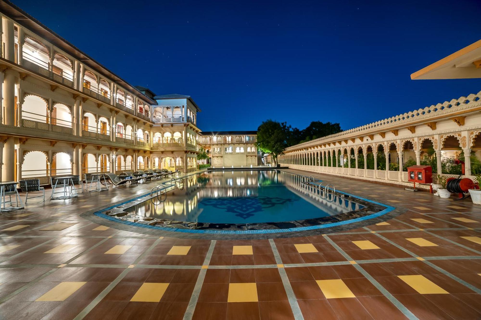 Holiday Resort & Spa A Unit Of S Poddar Group Gāndhīdhām Exteriér fotografie